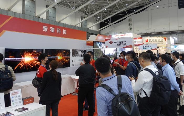 Macroblock mini-LED technology faces off against traditional backlight and traditional LED display technology at Touch Taiwan D