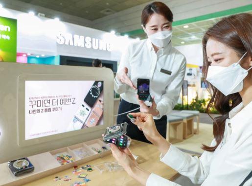 Samsung showcases its latest products at World IT Show 2021